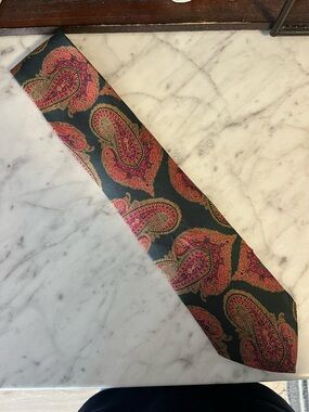 Harve Benard vintage Green Paisley pure silk Tie with Pink and Gold Accents